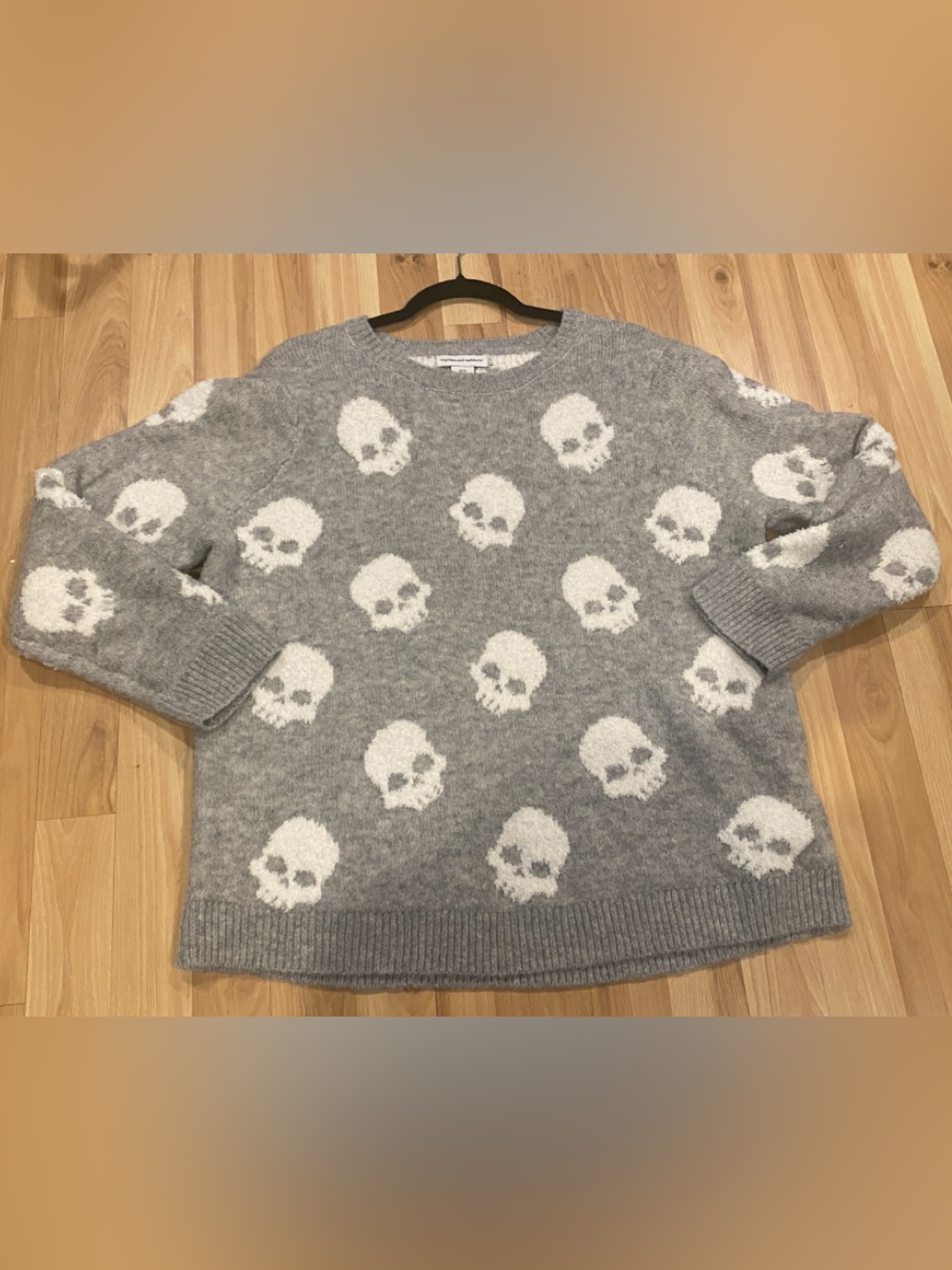Cupcakes & Cashmere Grey w/ White Skull Pullover Sweater 1X EUC